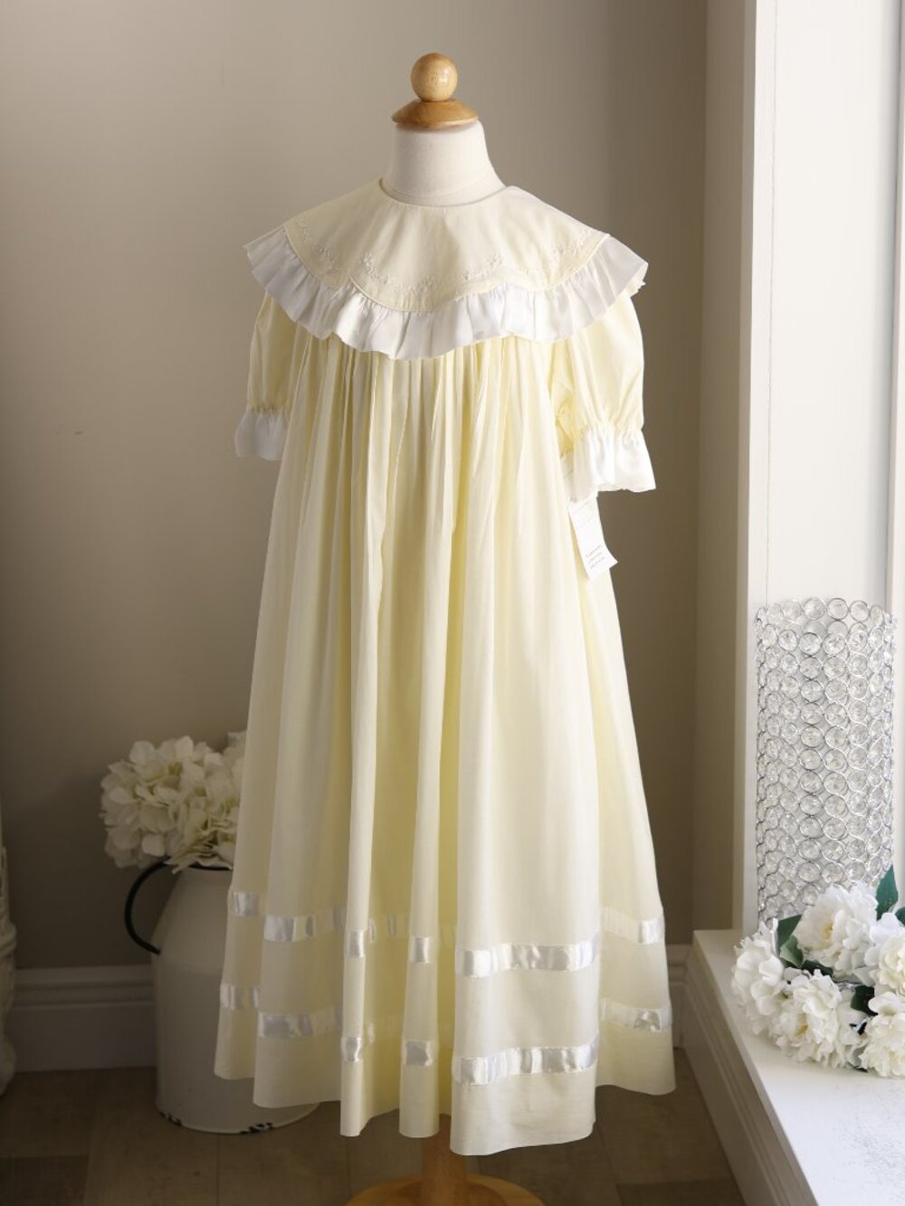 Strasburg Dress Heirloom Yellow Satin White Trim Size 8 Special Occasion NEW